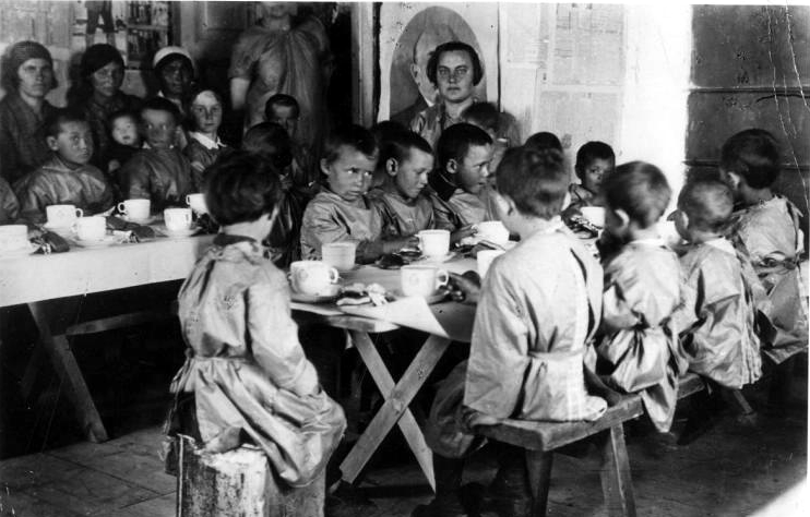 Первые детясли в Ново-Мариинске, организованные на средства Российского общества Красного Креста
