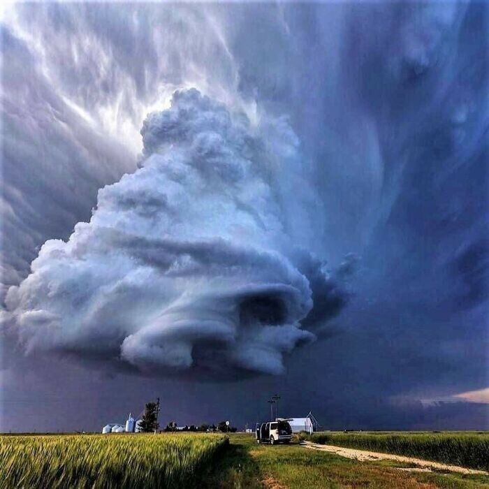 Буря приближается к Леоти, Канзас