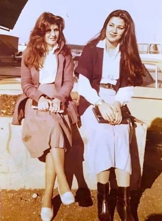 Две курдские девушки из Сулейманского университета, Курдистан, север Ирака, 1976 год