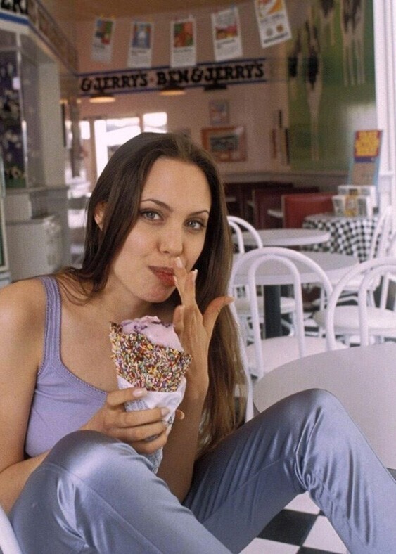 19-летняя Анджелина Джоли, 1994 год