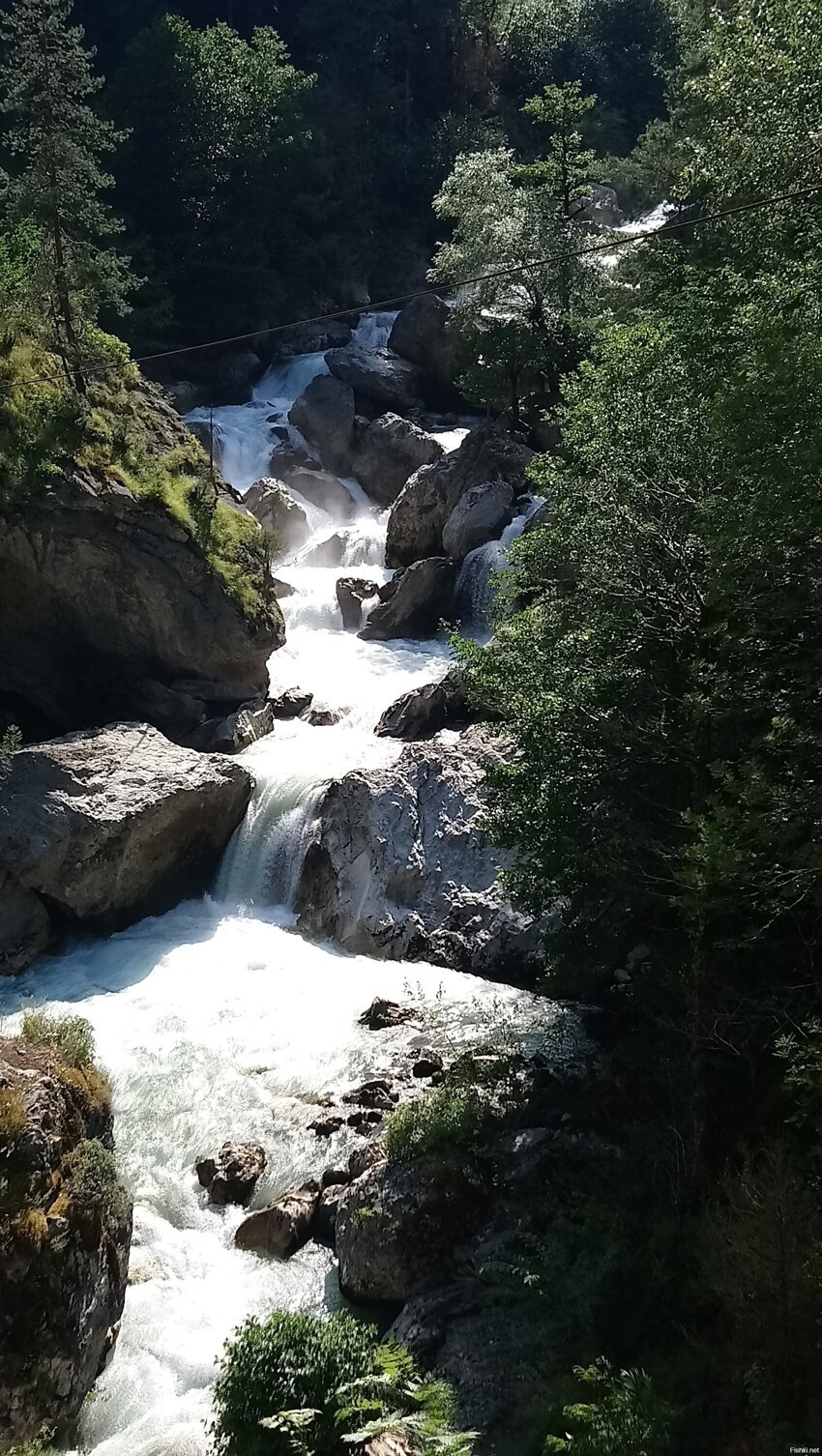 Абхазия, вода течёт с гора