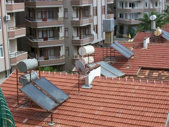 Местные жители используют для отопления своих домов солнечные батареи. Этим они опередили многие страны