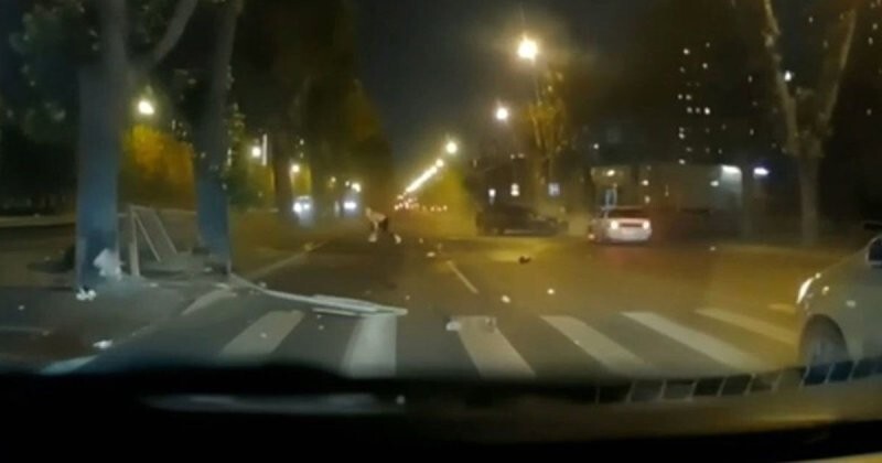 Девушка вылетела из автомобиля в момент ДТП в Екатеринбурге