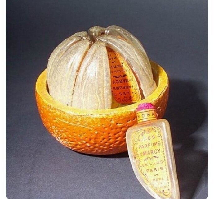 Духи-апельсин с 8 дольками-флакончиками, 1925 год