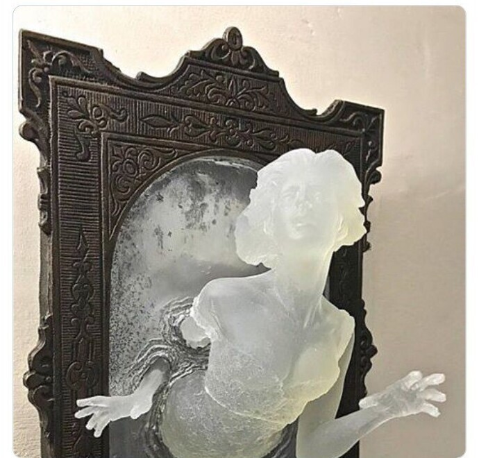 Викторианская скульптура "Призрак из зеркала"б Dellamorte & Co