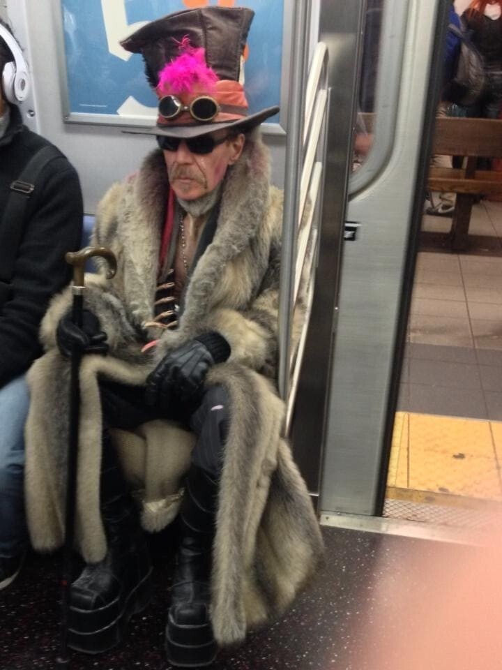 Необычные персонажи, которых доводилось встречать пассажирам метро