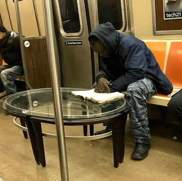 Необычные персонажи, которых доводилось встречать пассажирам метро