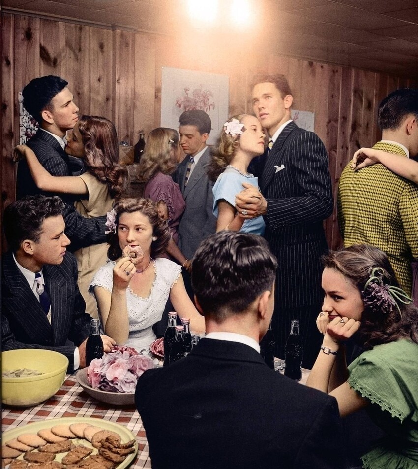 32. Подростки на вечеринке, 1947 год