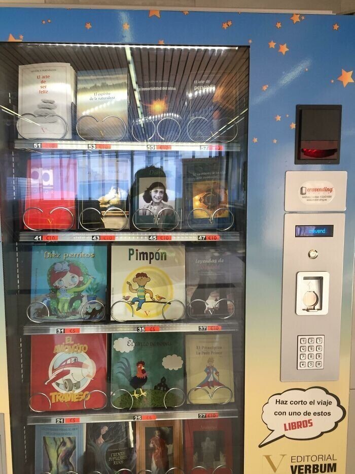 «Этот автомат по продаже книг я нашёл в Мадриде. Никогда раньше такого не видел»