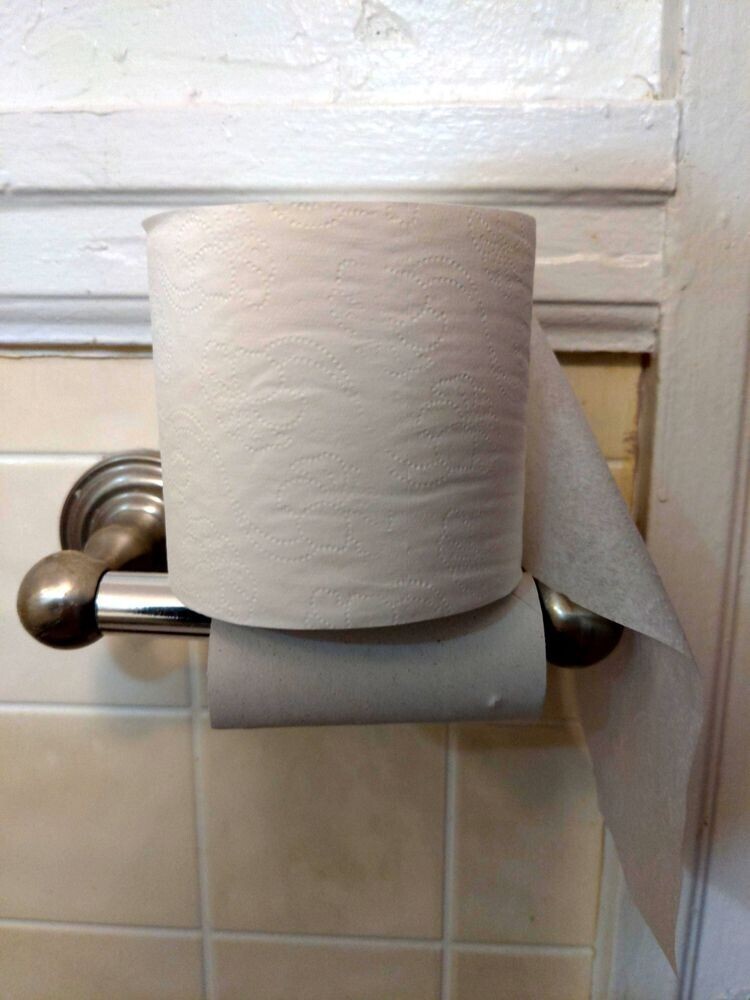«Так сосед по комнате меняет рулон туалетной бумаги на новый»