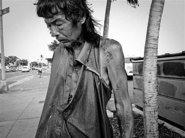 Фотограф 10 лет фотографировала бездомных и нашла среди них своего отца