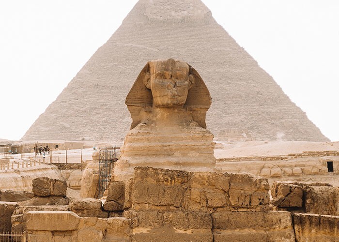 23. Древнеегипетская империя просуществовала более 3000 лет. Прошло меньше времени с тех пор, как она пала