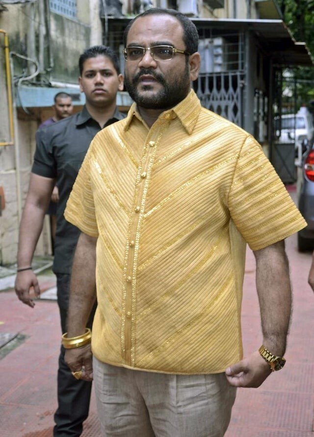 На мужчине 4-килограммовая рубашку из чистого золота стоимостью 211 000 долларов