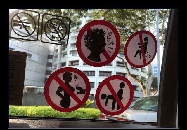 Сингапур - страна разнообразных забавных запретов. Везде полно различных запрещающих знаков, и некоторые из них довольно абсурдны