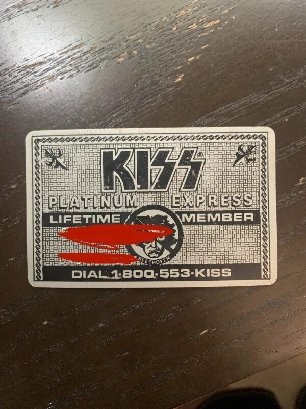 15. «У моего отца есть карточка Kiss, которая обеспечивает ему бесплатные билеты на концерт Kiss в любое время и в любом месте»
