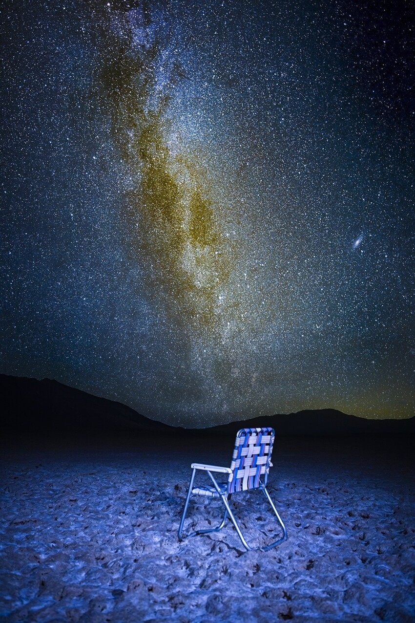 Млечный Путь сияет над высохшим озером в Долине Смерти в серии завораживающих фото