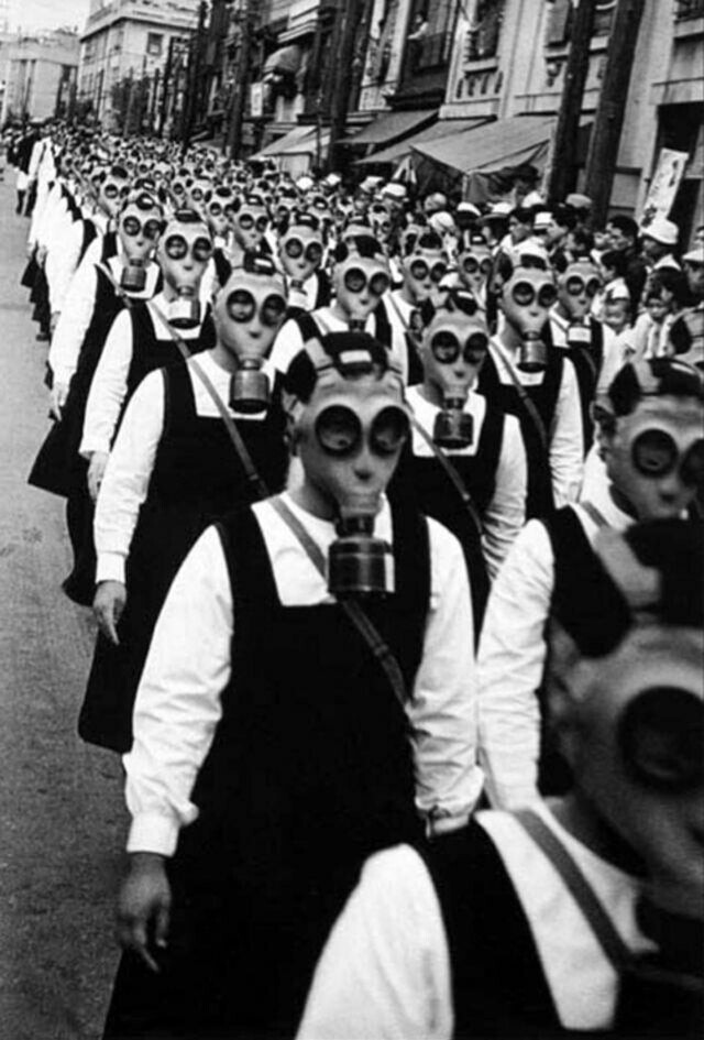 Армия школьниц, марширующих по Токио, 1936 год