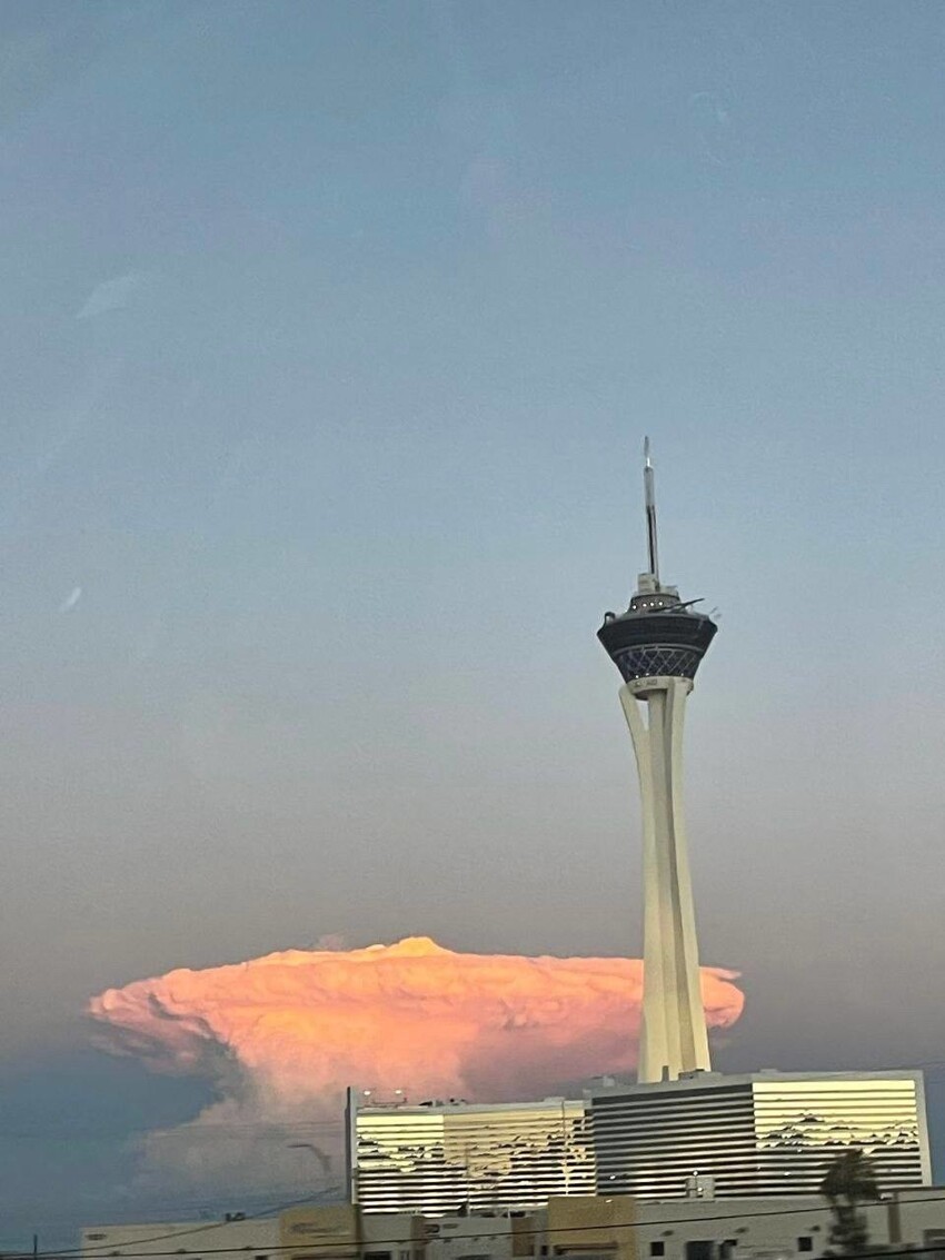 Жители Лас-Вегаса испугались необычного облака