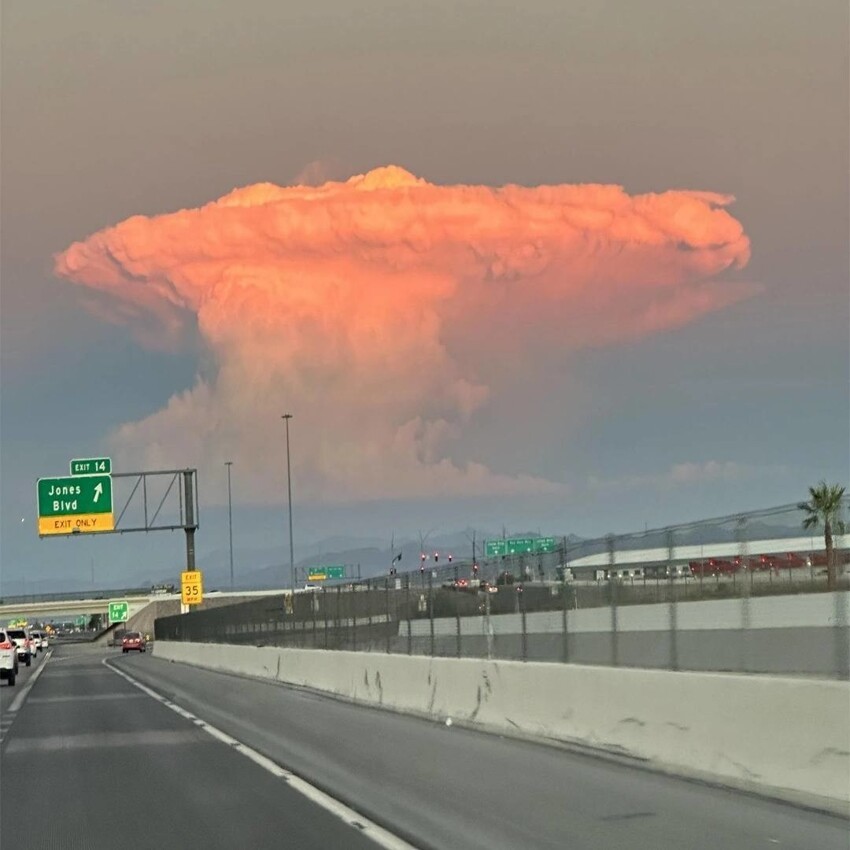 Жители Лас-Вегаса испугались необычного облака