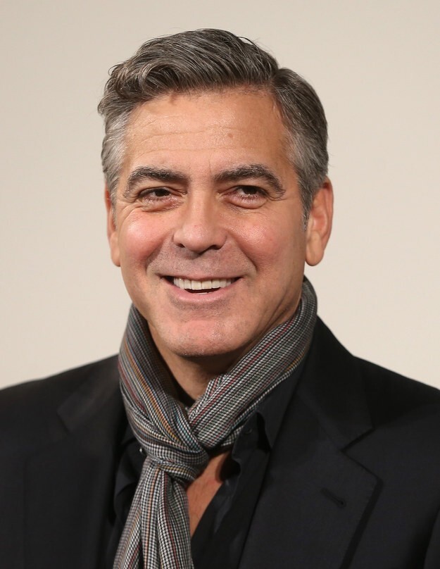 19. Джордж Клуни ходил по домам, пытаясь продать людям страховку