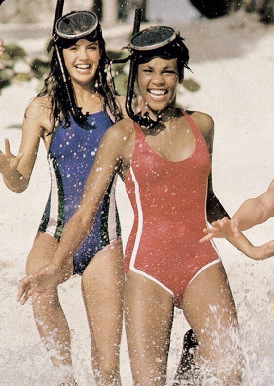 Фиби Кейтс и Уитни Хьюстон для журнала Seventeen, 1981 год