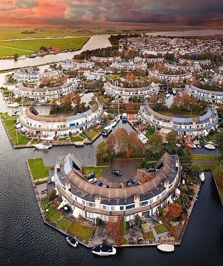 "Сломанное колесо" - архитектурное чудо в Голландии