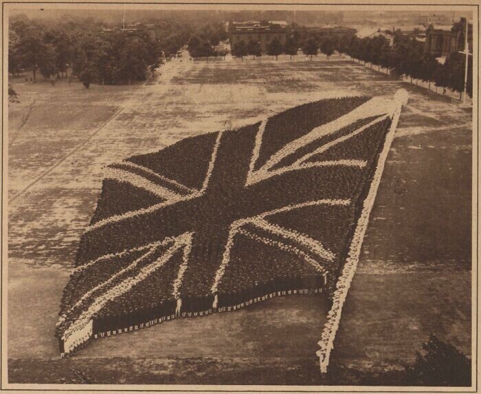12. [20 июля 1919 г.] Флаг Соединенного Королевства, созданный из гигантского скопления людей