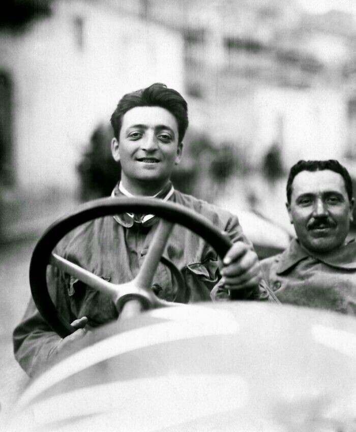 15. [5 октября 1919] Энцо Феррари, итальянский автомеханик и инженер, участвует в своей первой гонке. Он финишировал четвертым