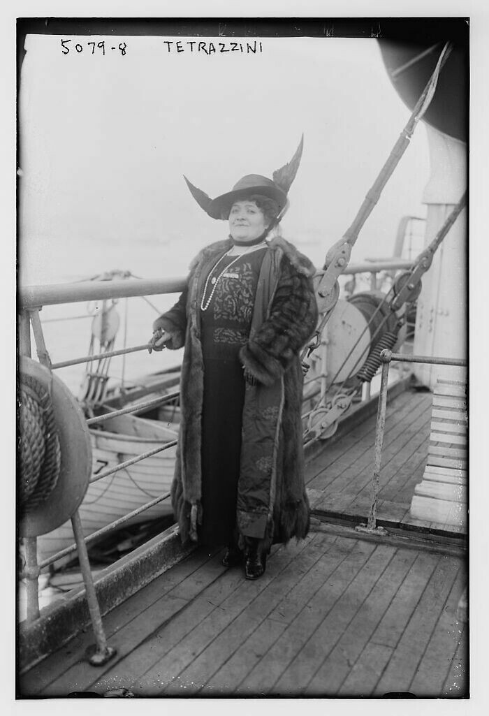 20. [25 ноября 1919 г.] Итальянская оперная певица Луиза Тетраззини по прибытии в Нью-Йорк на борту лайнера «Мавритания»