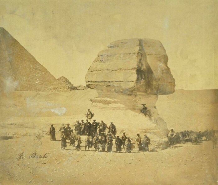 11. Группа самураев-туристов отправилась в Египет и сфотографировалась перед Сфинксом, 1864 год