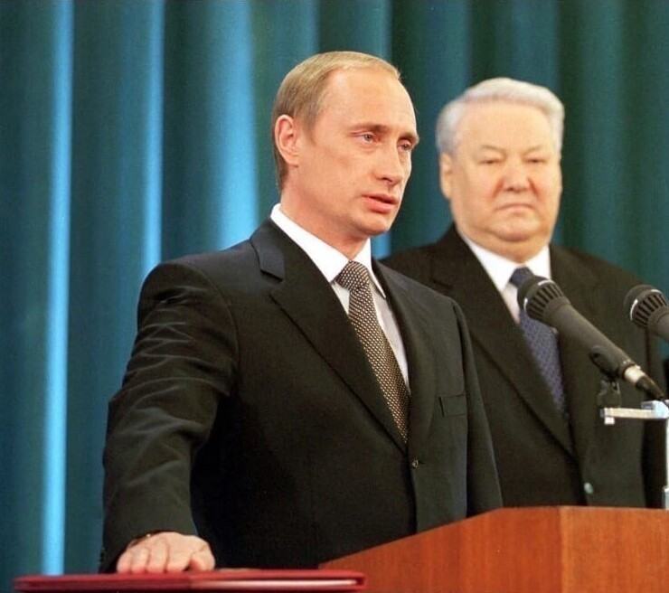 12. 22 года назад, 26 марта 2000 года, Путин впервые победил на досрочных выборах Президента РФ