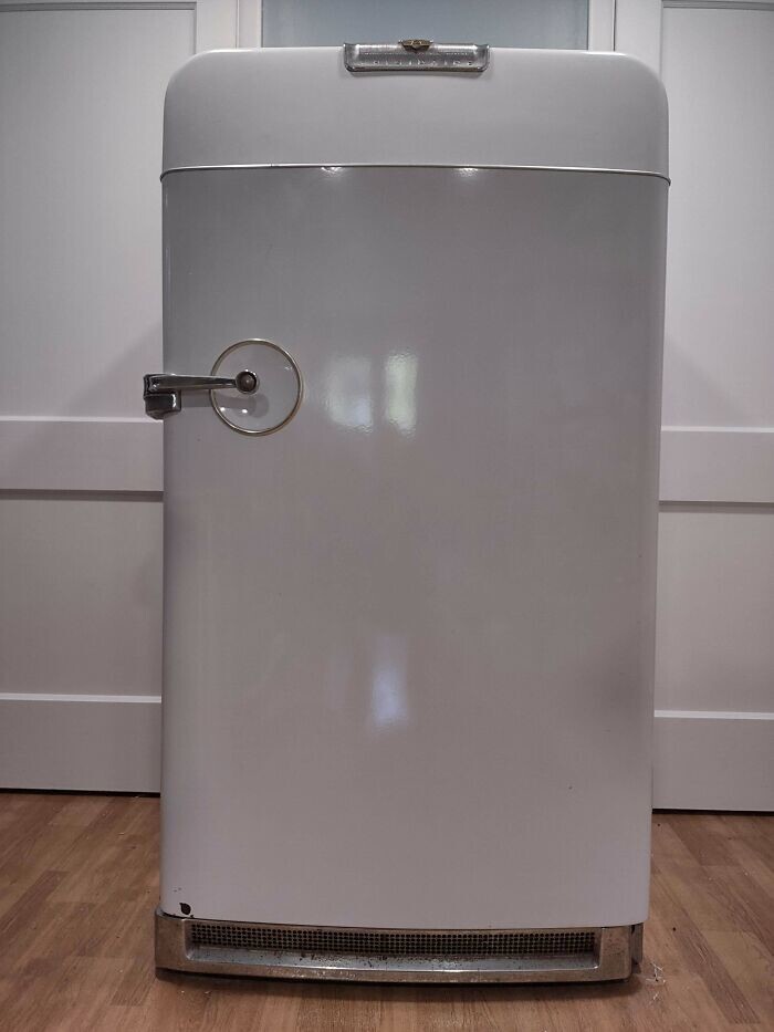 30. "Холодильник Frigidaire 1950 года (от General Motors)"