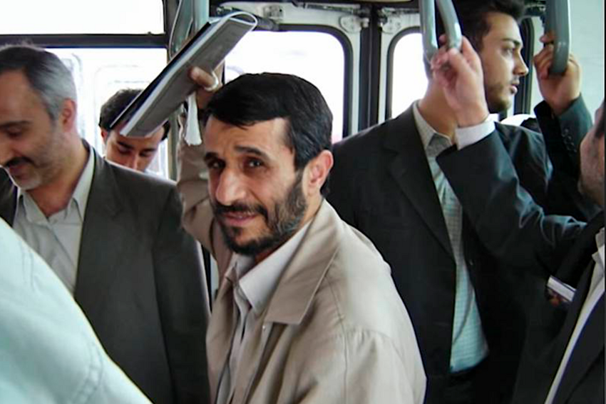 Почему президент Ирана ездит на автобусе и пасёт овец?
