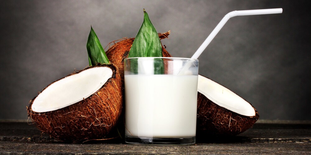 Также от обезвоживания организма отлично помогает кокосовое молоко