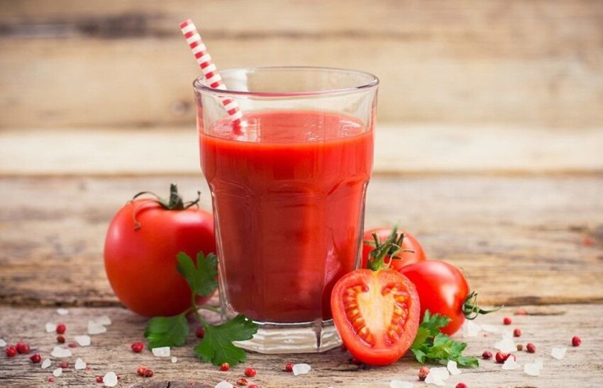 Считается, что томатный сок полезен для профилактики раковых заболеваний, потому что в томатах содержится вещество "ликопен"