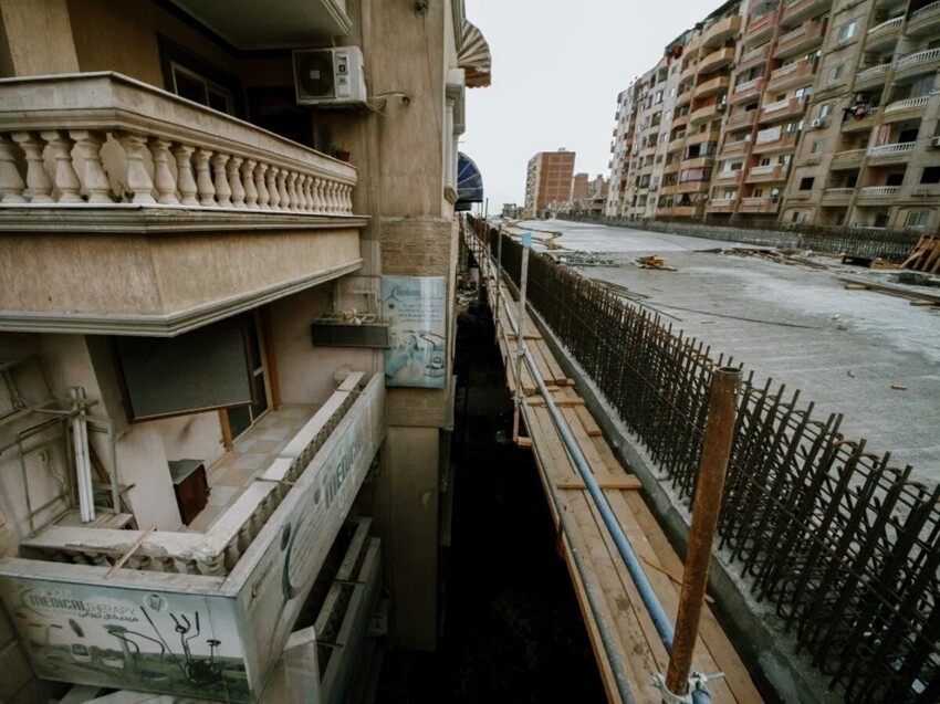 Мост в квартиру: в Каире строят трассу, проходящую в полуметре от окон жителей многоэтажек