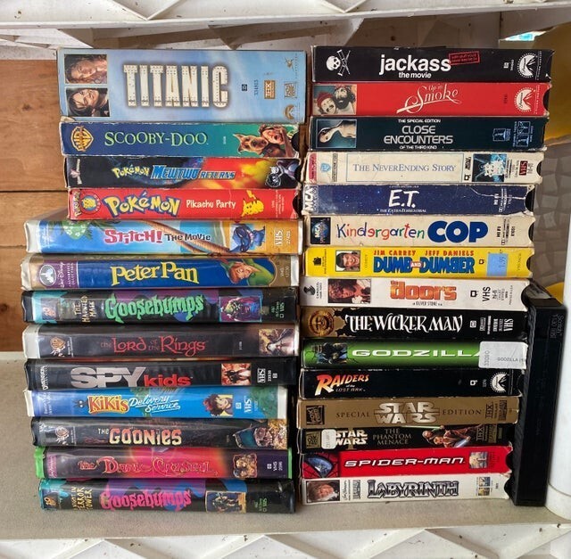 Коллекция кассет VHS