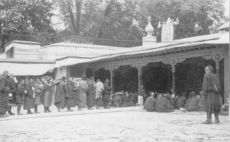 44. Делегация с подарками для Далай-ламы, 1944 год