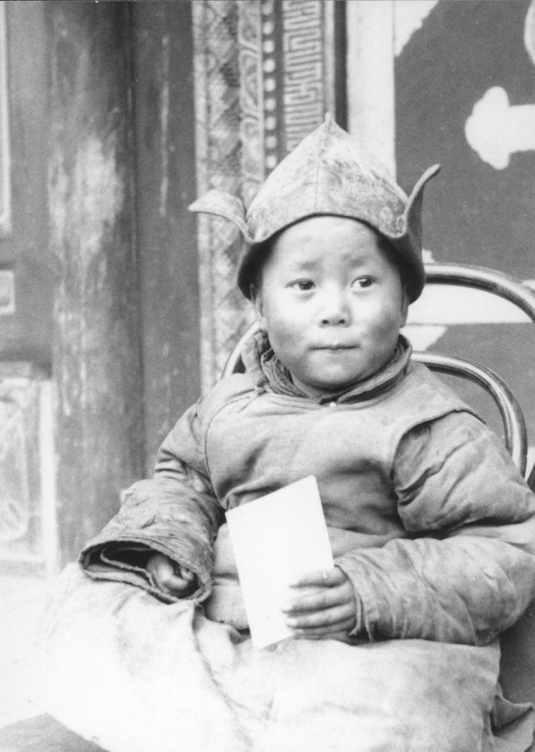 11. Далай-лама XIV в возрасте 4 лет в монастыре Кумбум, 1939 год