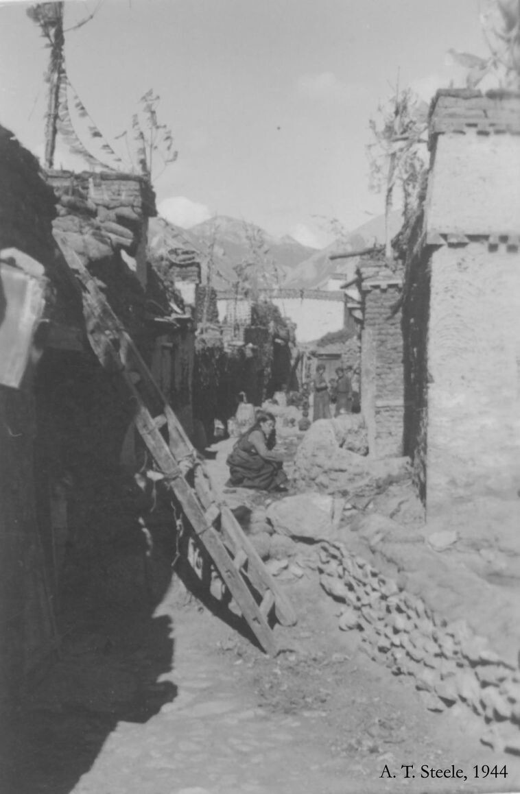 21. Улица в Фари, Тибет, 1944 год