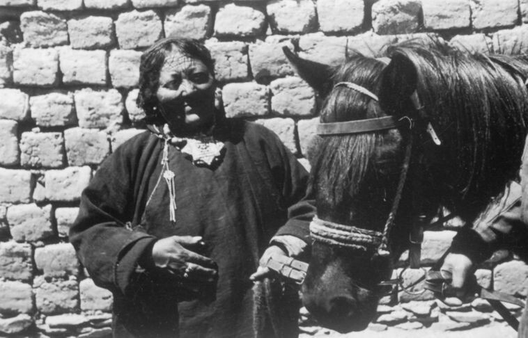 32. Тибетская крестьянка, 1944 год