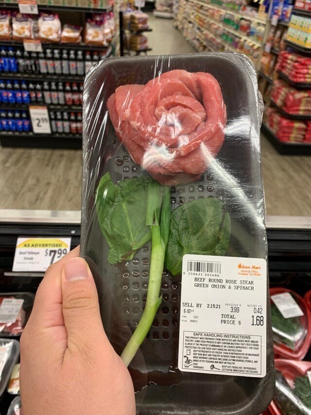 Кто-то подумал, что мясная роза - это стильно