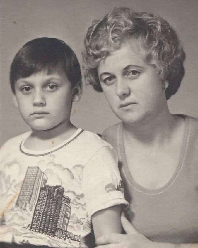 Стас Михайлов с мамой. 