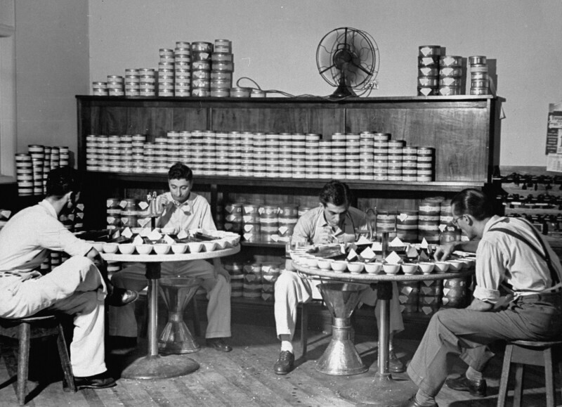 Дегустаторы сортов кофе. Сантос, Бразилия, 1939 год