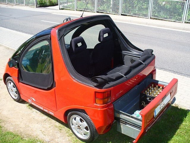 "Hotzenblitz" 1993 года, электромобиль-полукабриолет со съемными тканевыми дверцами и выдвижным ящиком. Было изготовлено всего 140 штук