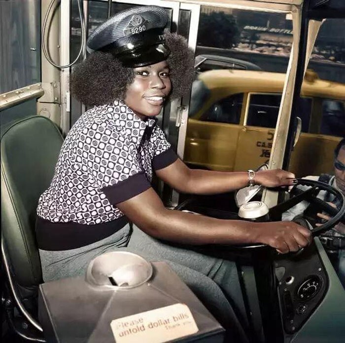 16. Мэри Уоллес: первая женщина-водитель автобуса в Чикаго, 1974 год