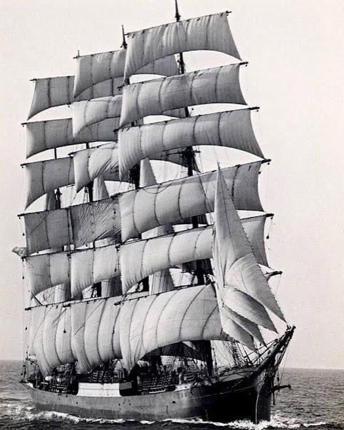 31. Последнее в мире коммерческое океанское парусное судно, Памир,огибает мыс Горн, 1949 год