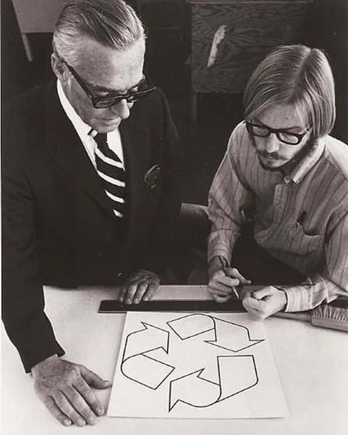 10. 23-летний Г. Андерсон придумывает символ переработки, 1970 год