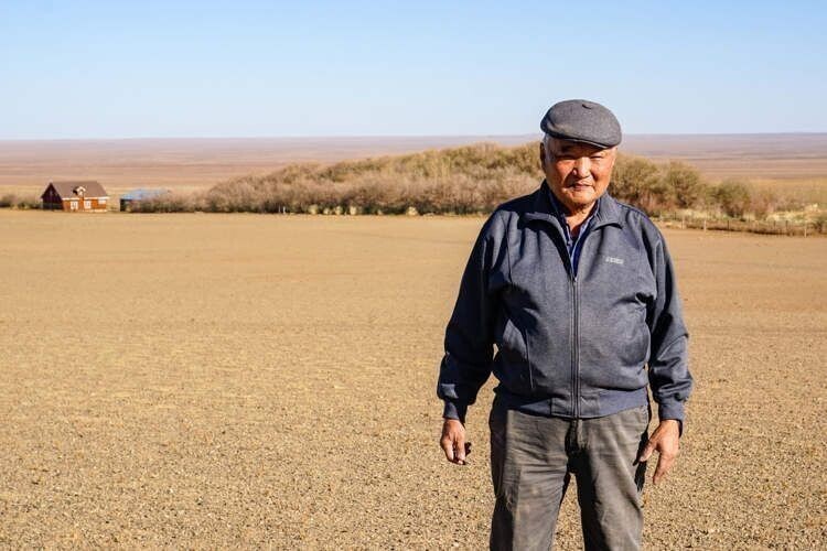 Фермер из Монголии вырастил зеленый оазис посреди пустыни Гоби