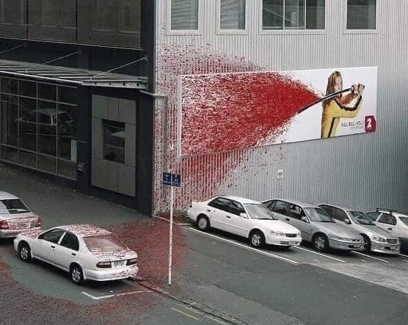 Так выглядела реклама фильма "Убить Билла" в 2003 году